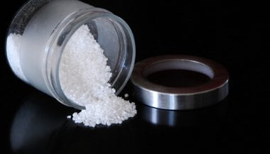 Simpatias com sal grosso para proteção contra energias negativas