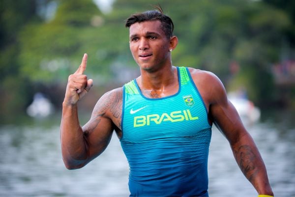 Imagem do atleta olímpico Isaquias Queiroz