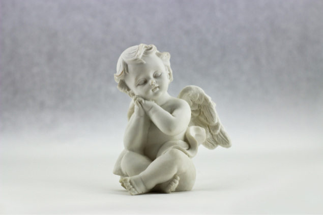 Estátua de um bebê anjo